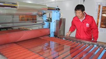東鵬潔具工廠4.0震撼升級 淋浴房 屏風(fēng) 自動貼膜機就是牛